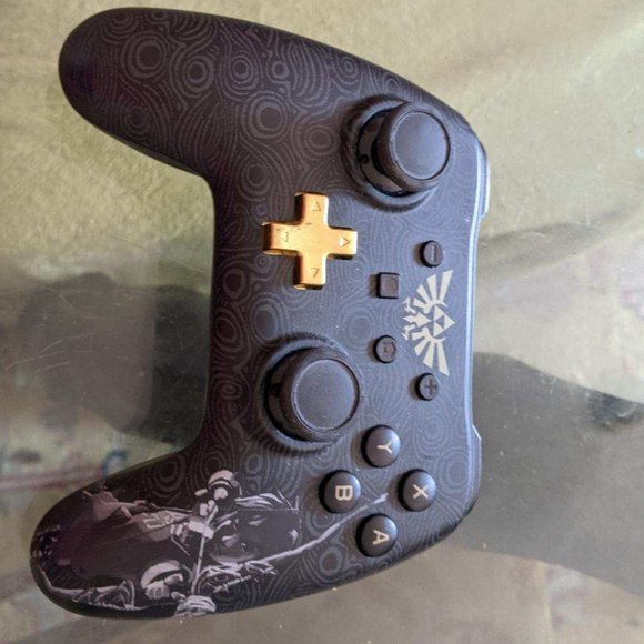 Nintendo Switch Pro controller (Zelda)